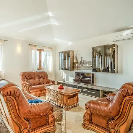 Apartment Ulika-2 By Interhome Tar-Vabriga